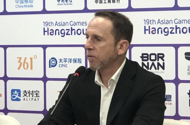 久尔杰维奇:前半场有些混乱 和强队对抗才有提高