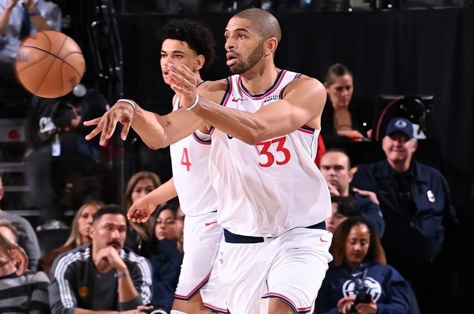 直播入口-最近一段时间的状态一塌糊涂,快船对于锋线老将的使用存在问题?